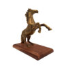 Pferd Dekofigur Gold auf Holzsockel