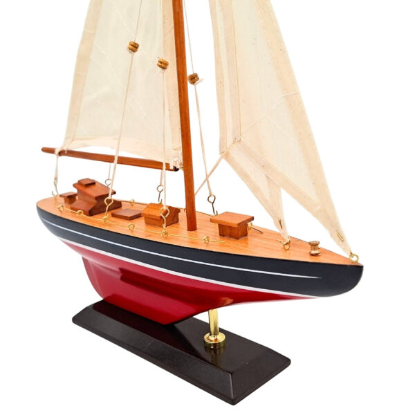 Holzmodell Segelyacht – stilvolle maritime Deko aus Holz 30x42 cm