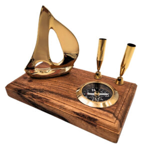 Elegantes Schreibtischset Yacht und Kompass aus Holz