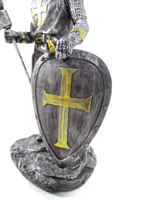 Kreuzritter Dekofigur 18cm - Eindrucksvoller Ritter