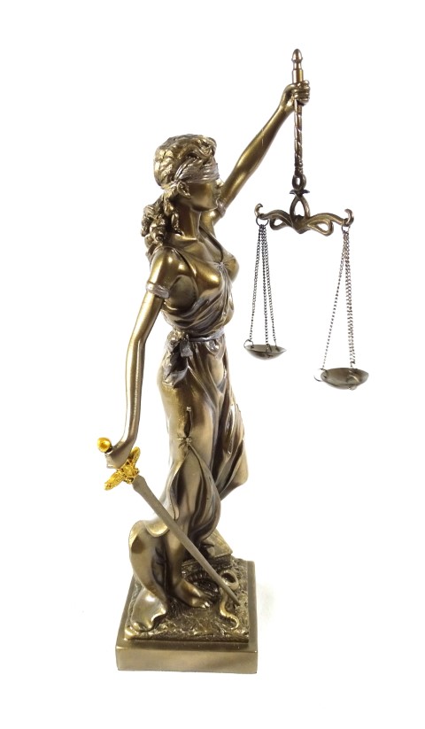 Themis Figur mit Waage