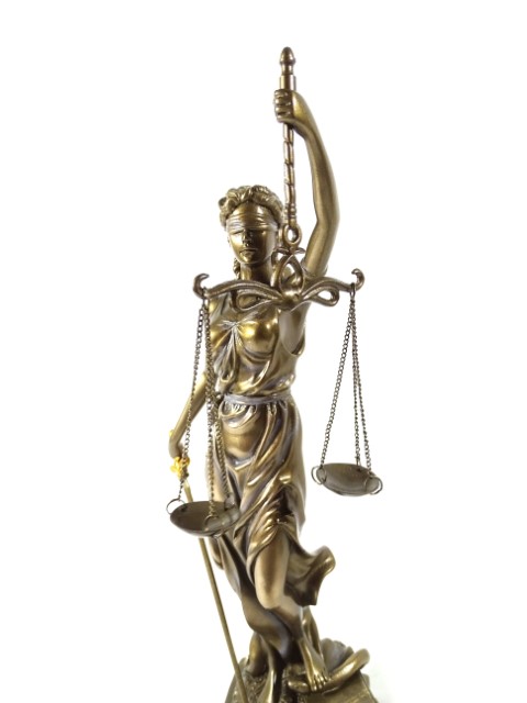 Themis Figur Gold