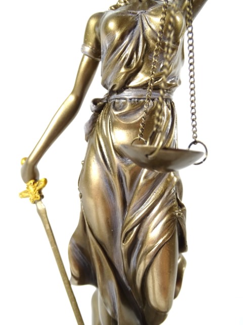 Themis Figur Gold Detail