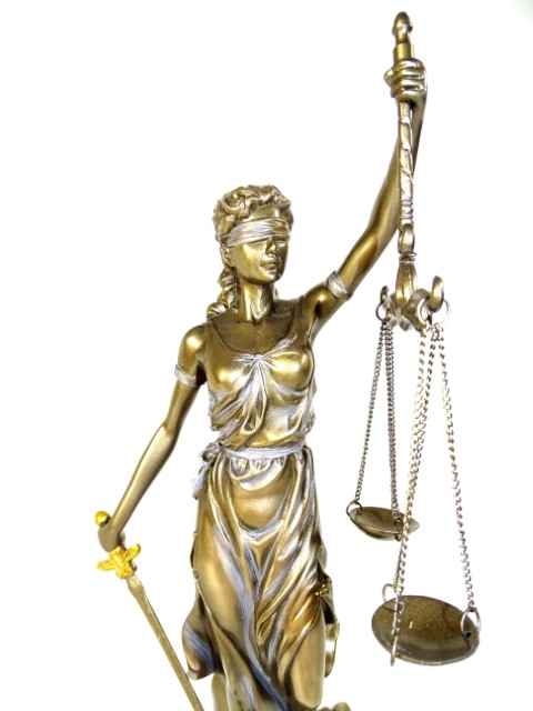 Themis Figur Gold