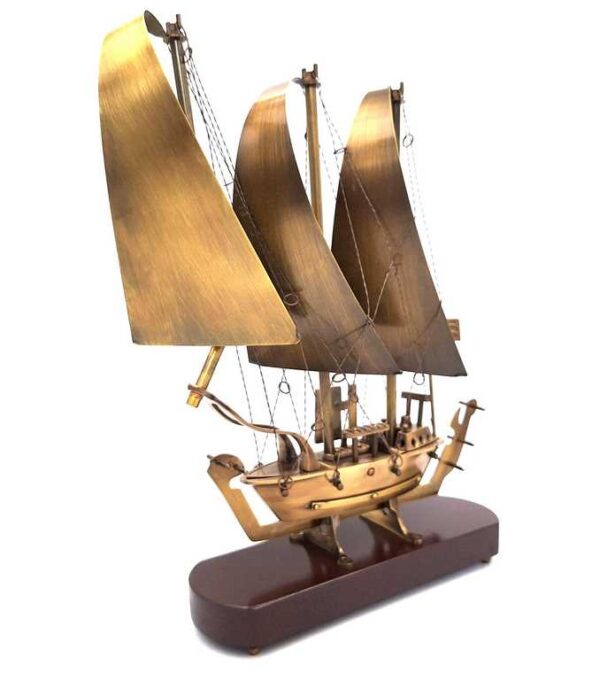 Großes Messingschiff auf Holzsockel – Maritime Deko
