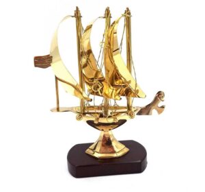 Messingschiff auf Holzsockel 20 cm – Maritime Deko