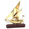 Messingschiff auf Holzsockel 43 cm – Maritime Deko