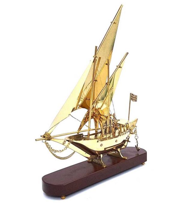 Messingschiff auf Holzsockel 43 cm – Maritime Deko