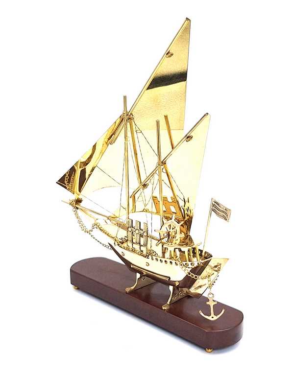 Messingschiff auf Holzsockel 43 cm – Maritime Deko