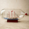 Schiff in der Flasche auf Holzsockel – Maritime Deko