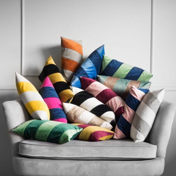 Schwarz-Weißes Stripes Dekokissen 50x30 – Modernes Sofakissen mit Füllung