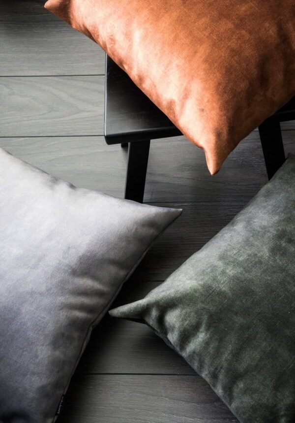 Grünes Dekokissen GLOSSY – Elegantes Sofakissen 45×45 cm