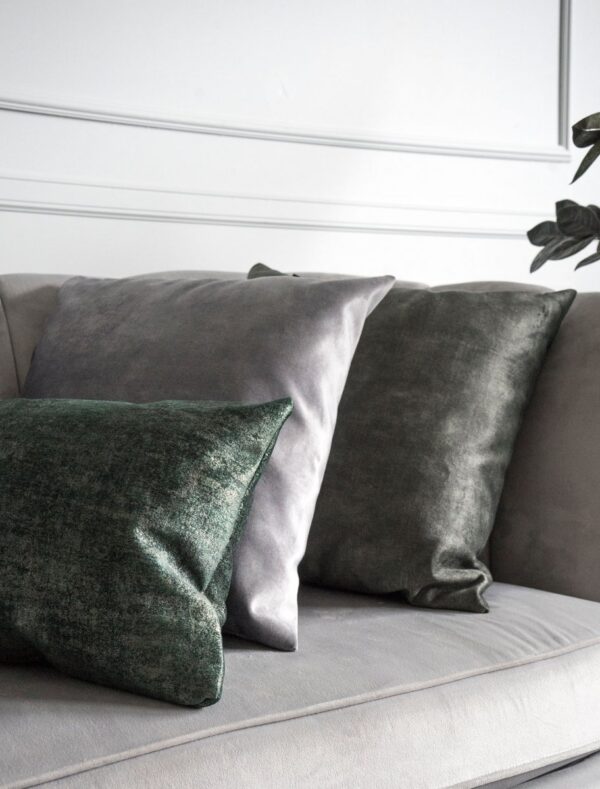 Grünes Dekokissen GLOSSY – Elegantes Sofakissen 45×45 cm