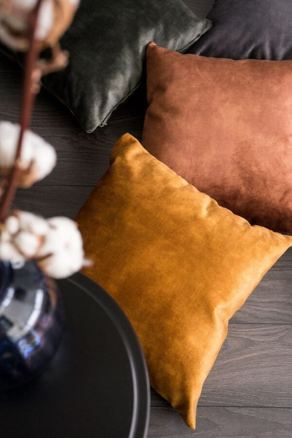 Goldenes Dekokissen GLOSSY – Elegantes Sofakissen 45×45 cm