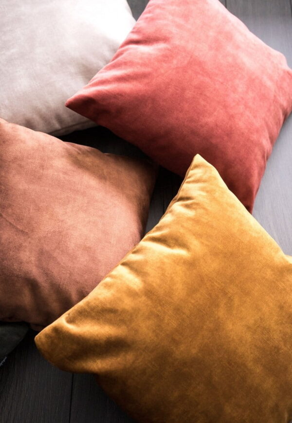 Rosa Dekokissen 45x45 – Elegantes Glossy Kissen 45x45 cm