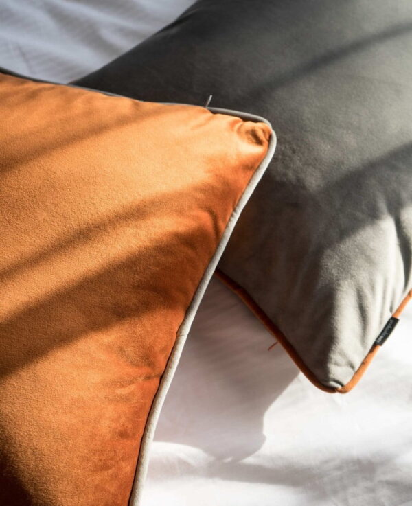 Rostfarbenes Dekokissen DUO – Elegantes Sofakissen 40×40 cm