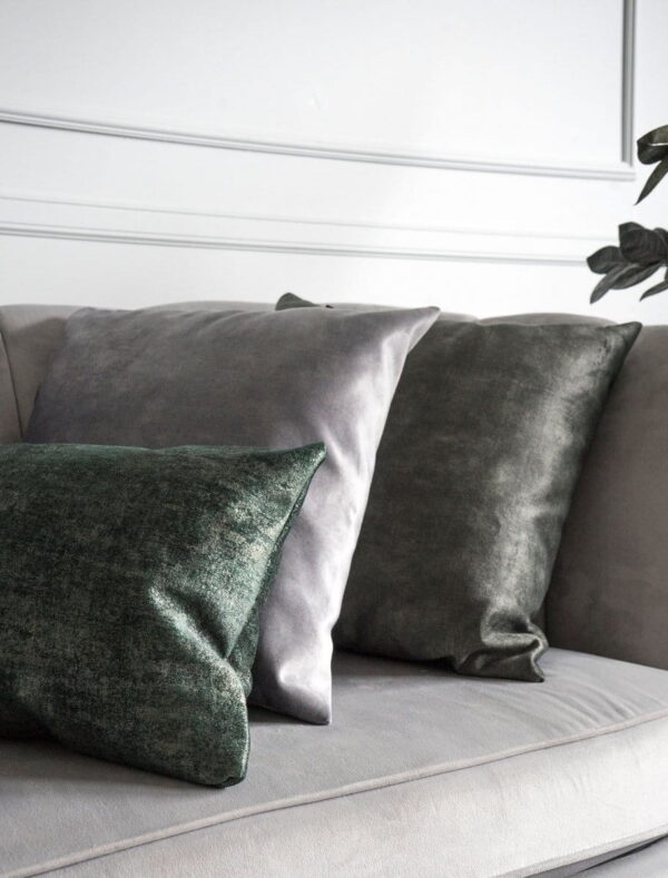 Graues Dekokissen GLOSSY – Edles Sofakissen 45x45 cm