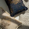 Marineblaues Dekokissen AURUM – Elegantes Sofakissen 60x40 cm
