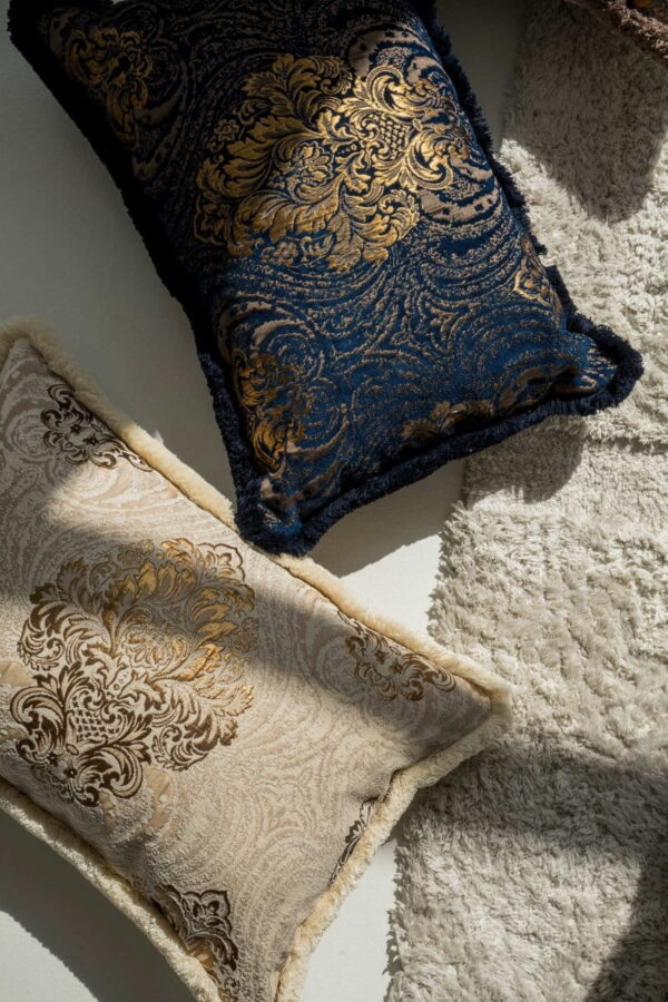Marineblaues Dekokissen AURUM – Elegantes Sofakissen 60x40 cm