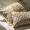 Cremefarbenes Dekokissen AURUM – Elegantes Sofakissen 50x30 cm