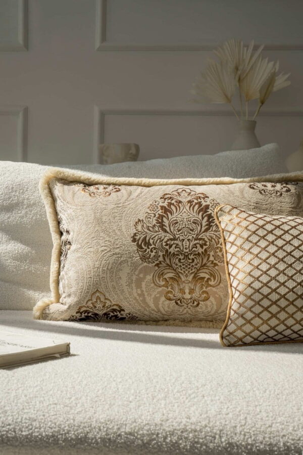Cremefarbenes Dekokissen AURUM – Elegantes Sofakissen 50x30 cm