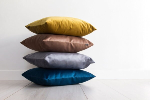 Beiges Dekokissen Velvet – Stilvolles Wohnkissen 50x30 cm