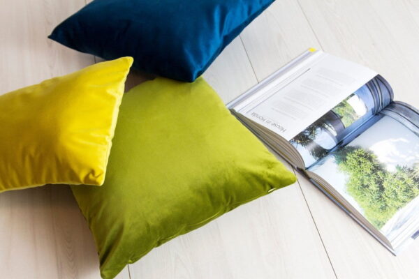 Grünes Velours Dekokissen Velvet – Exklusives Sofakissen Grün 50x30 cm