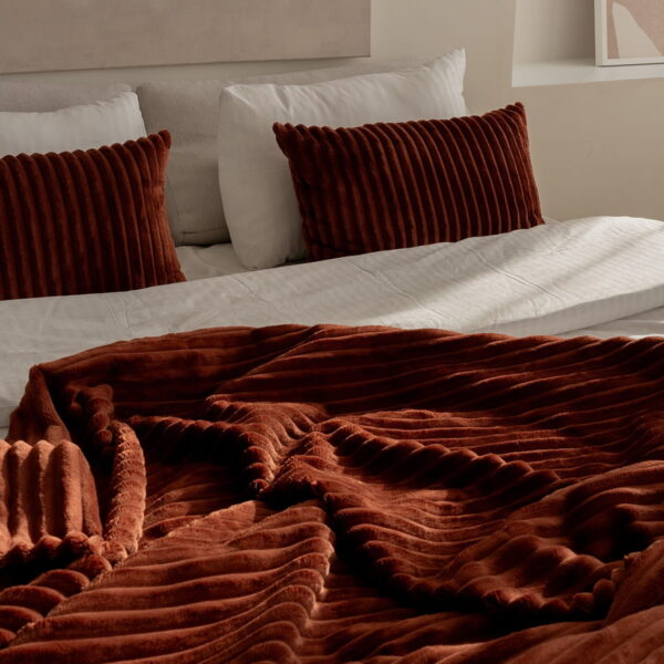 Rostfarbenes Dekokissen Colet – Elegantes Sofakissen 60x40 cm