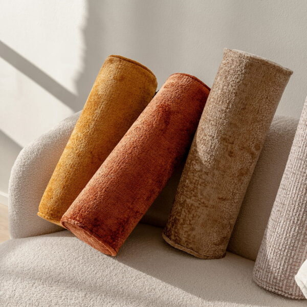 Rostbraunes Bouclé Kissen – Elegante Kissenrolle 45×15 cm