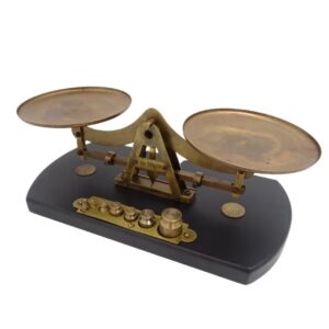 Retro-Küchenwaage – Stilvolle Vintage Deko mit Messing & Holz