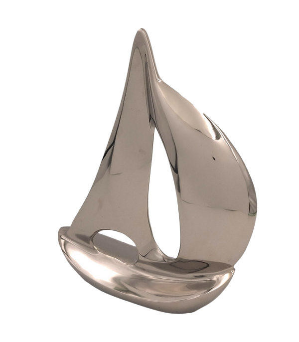 Modernes Yachtmodell Metall - Eleganter Blickfang für maritime Wohnräume