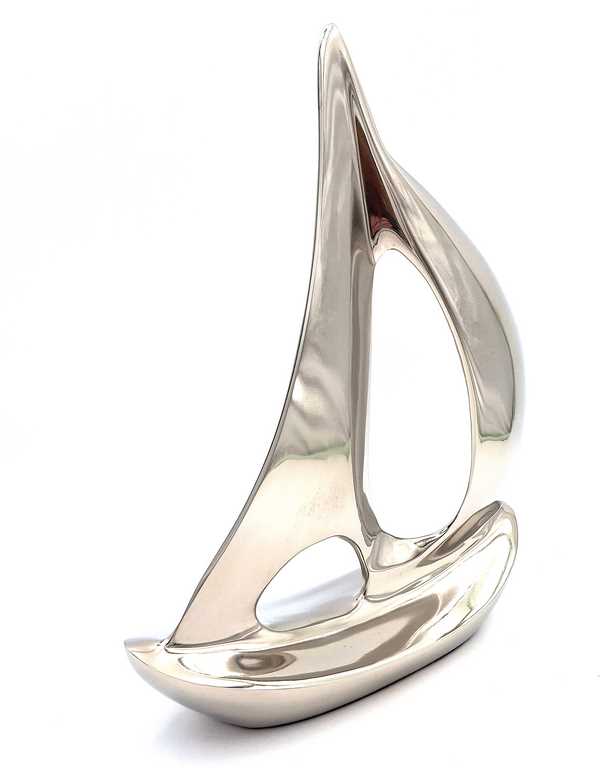 Modernes Yachtmodell Metall - Eleganter Blickfang für maritime Wohnräume