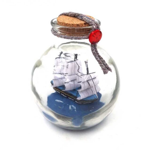 Segelschiff in Flasche - Maritime Eleganz