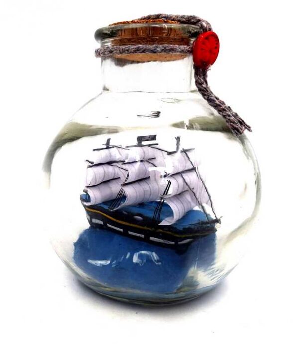 Segelschiff in Flasche - Maritime Eleganz