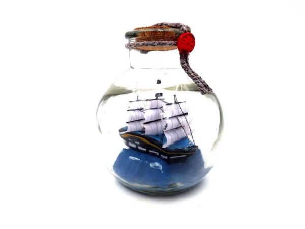 Segelschiff in Flasche - Maritime Eleganz
