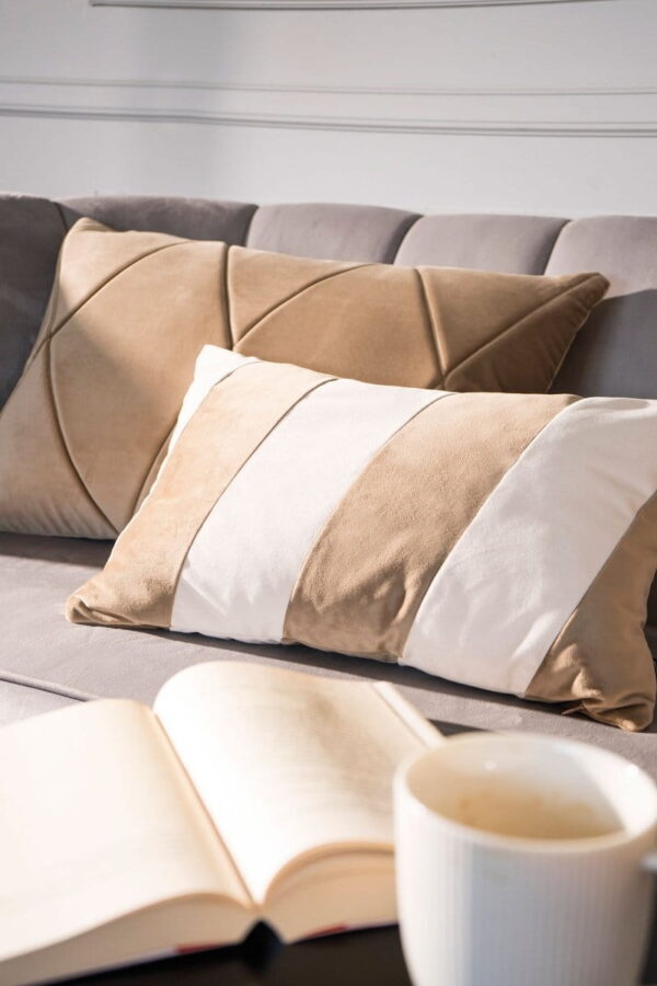 Beige-cremefarbenes Streifenkissen – Elegantes Samtkissen 50x30 cm