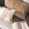 Beige-cremefarbenes Streifenkissen – Elegantes Samtkissen 50x30 cm