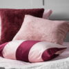 Bordeaux-rosa Dekokissen Stripes – Edler Samt-Look 50x30 cm