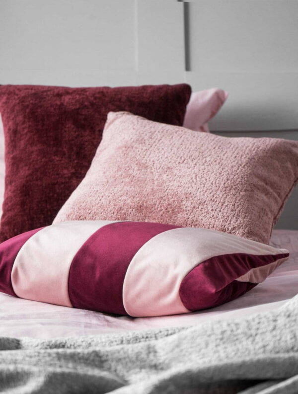 Bordeaux-rosa Dekokissen Stripes – Edler Samt-Look 50x30 cm