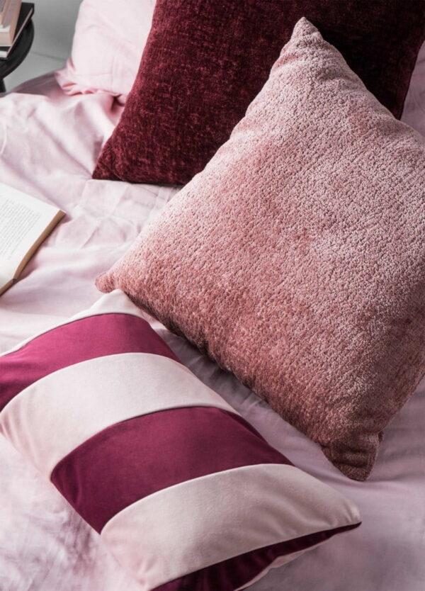 Bordeaux-rosa Dekokissen Stripes – Edler Samt-Look 50x30 cm