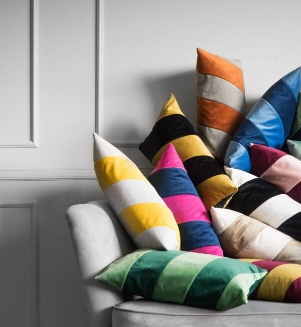Blau-pinkes Dekokissen Stripes – Exklusiver Samt-Look 50x30 cm
