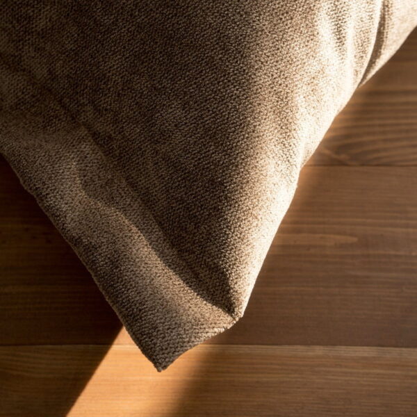Braunes Dekokissen PEPPER – Exklusives Sofakissen 50x40 cm