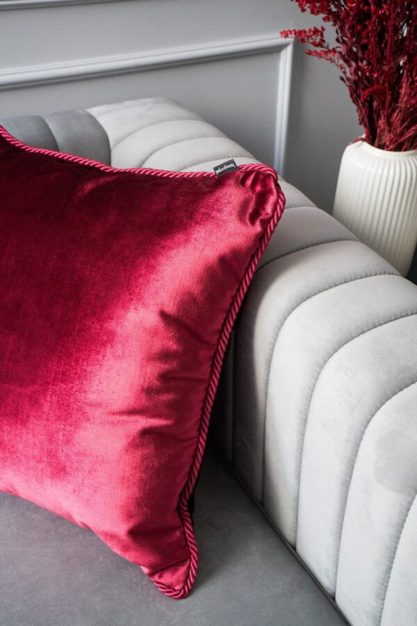 Bordeaux Samt Dekokissen 45x45 - Luxuriöser Blickfang