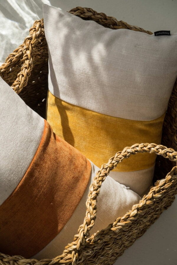 Rostbraunes Dekokissen ROLO – Exklusives Sofakissen mit Streifen 50x30 cm