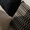 Schwarzes Kissen mit Blattmuster 45x45 - Stilvoller Blickfang
