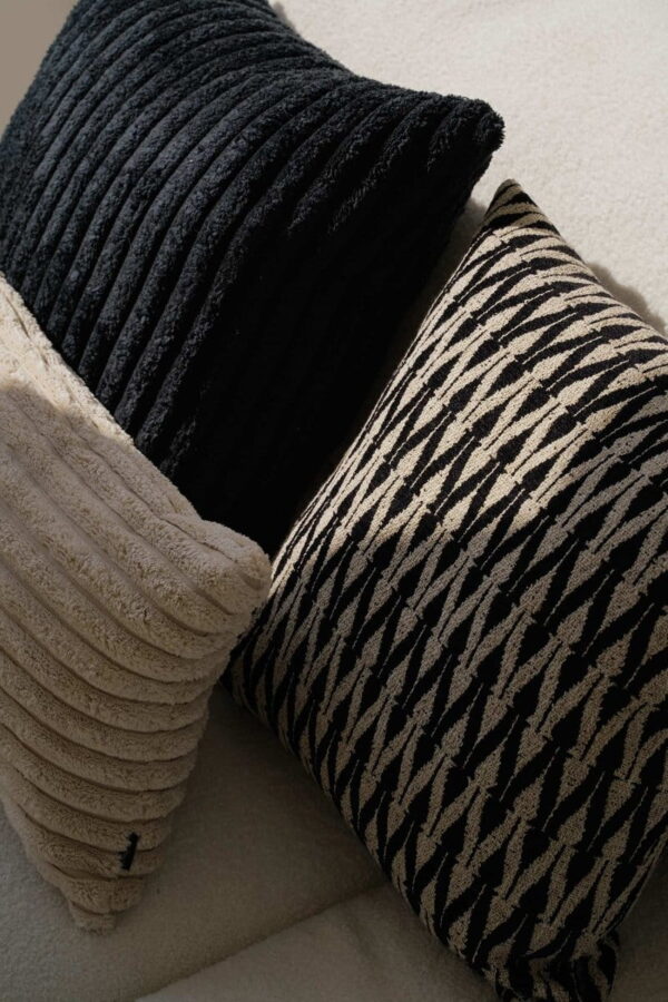 Schwarzes Kissen mit Blattmuster 45x45 - Stilvoller Blickfang