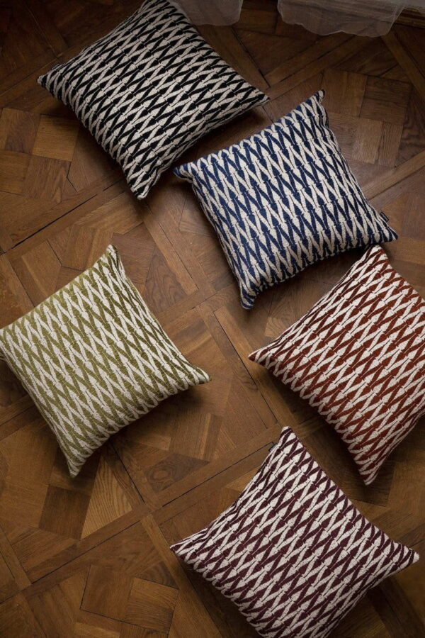 Schwarzes Kissen mit Blattmuster 45x45 - Stilvoller Blickfang