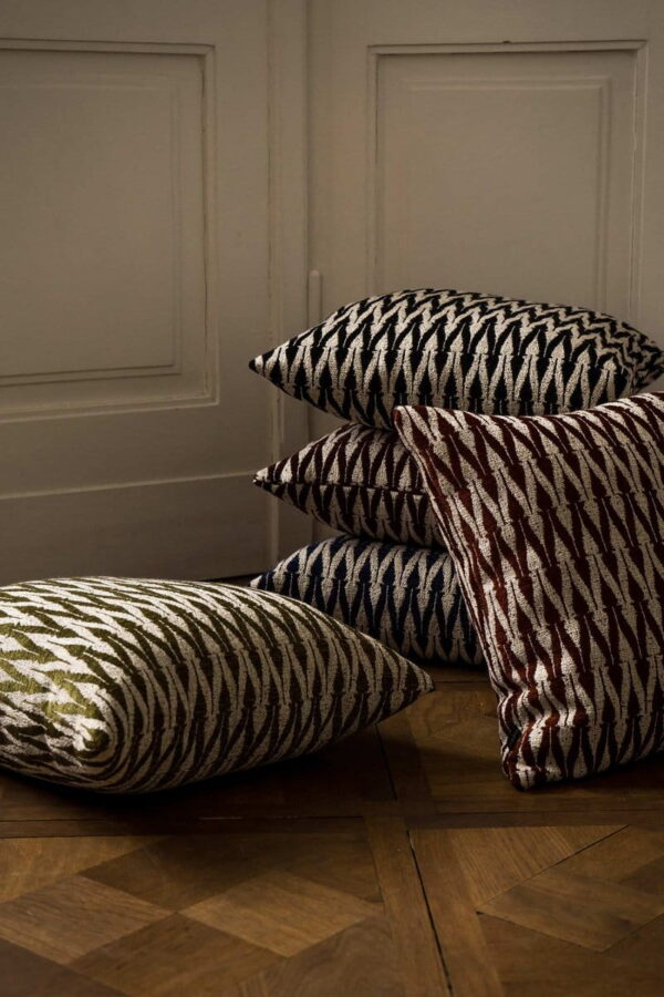 Schwarzes Kissen mit Blattmuster 45x45 - Stilvoller Blickfang