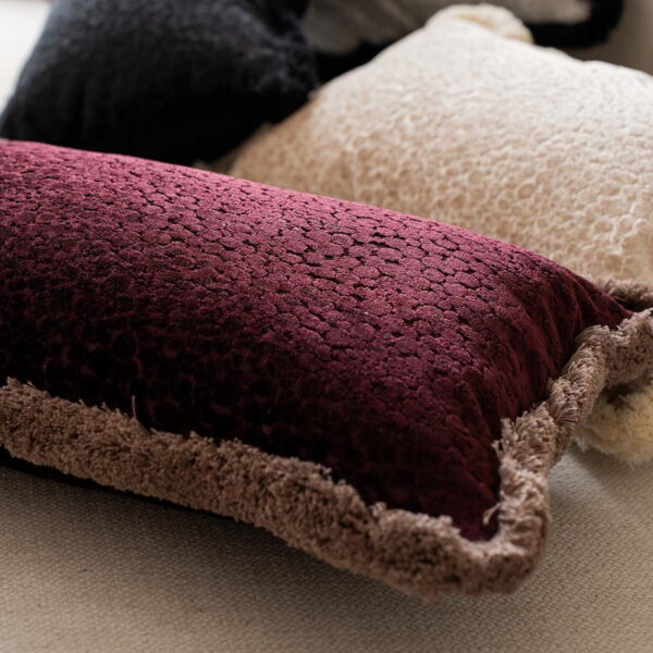 Bordeaux Bouclé Kissen 50x30 cm - Eleganter Blickfang