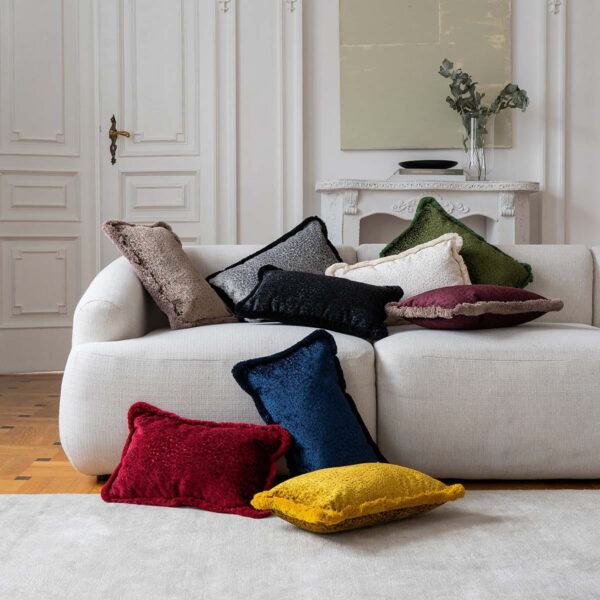 Rotes Bouclé Kissen 50x30 cm - Luxuriöser Blickfang